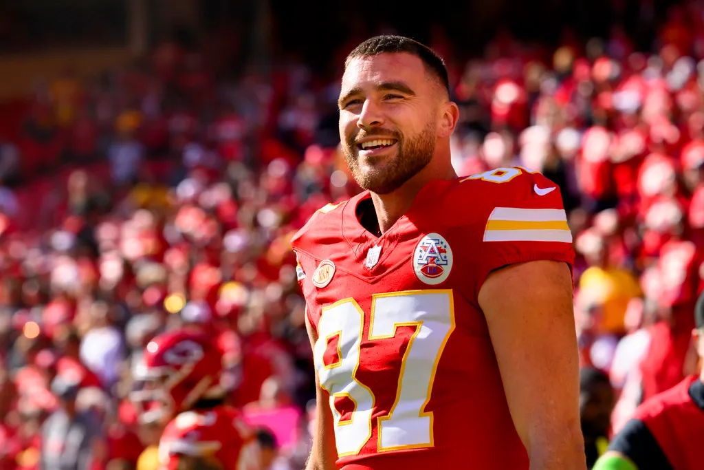 Taylor Swift and Travis Kelce: A Modern Fairytale Unfolding in the Public Eye